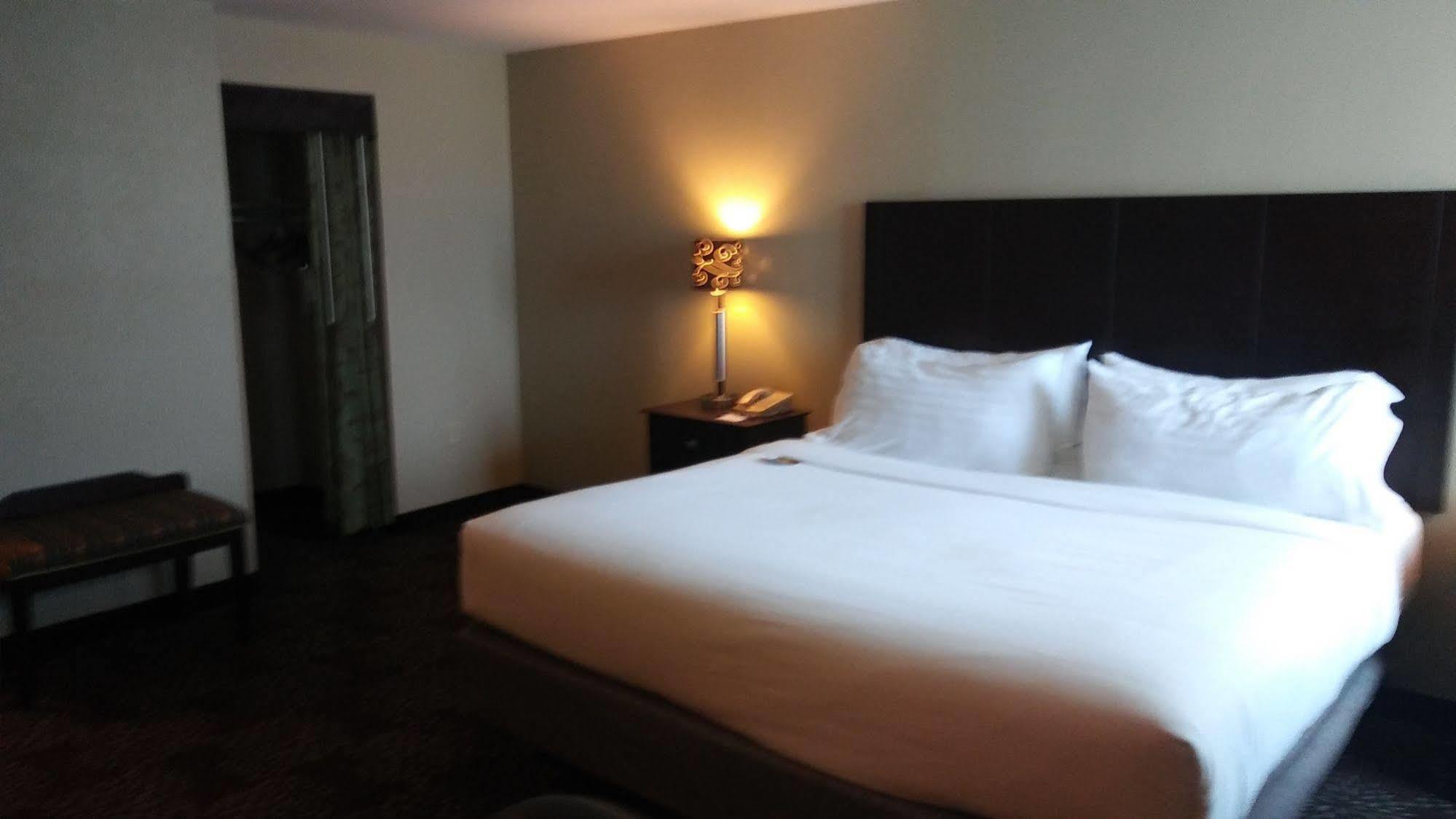 Holiday Inn Express Pittsburgh West - Greentree, An Ihg Hotel Crafton Exterior photo